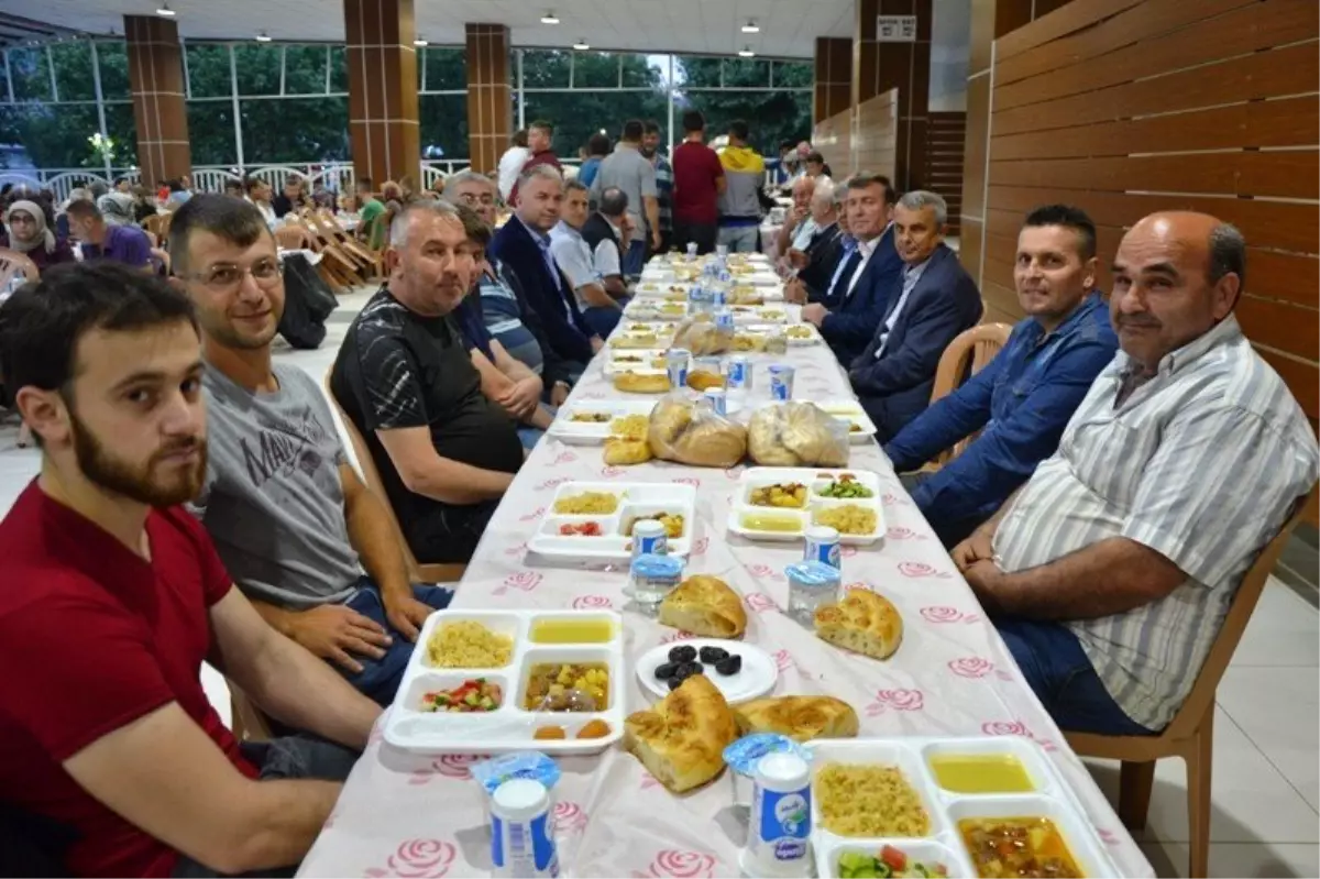 Bigalı pazarcılar iftarda bir araya geldi