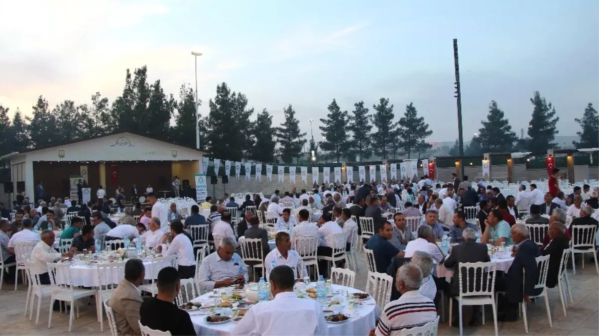 Canpolat mahalle temsilcileriyle iftar yaptı