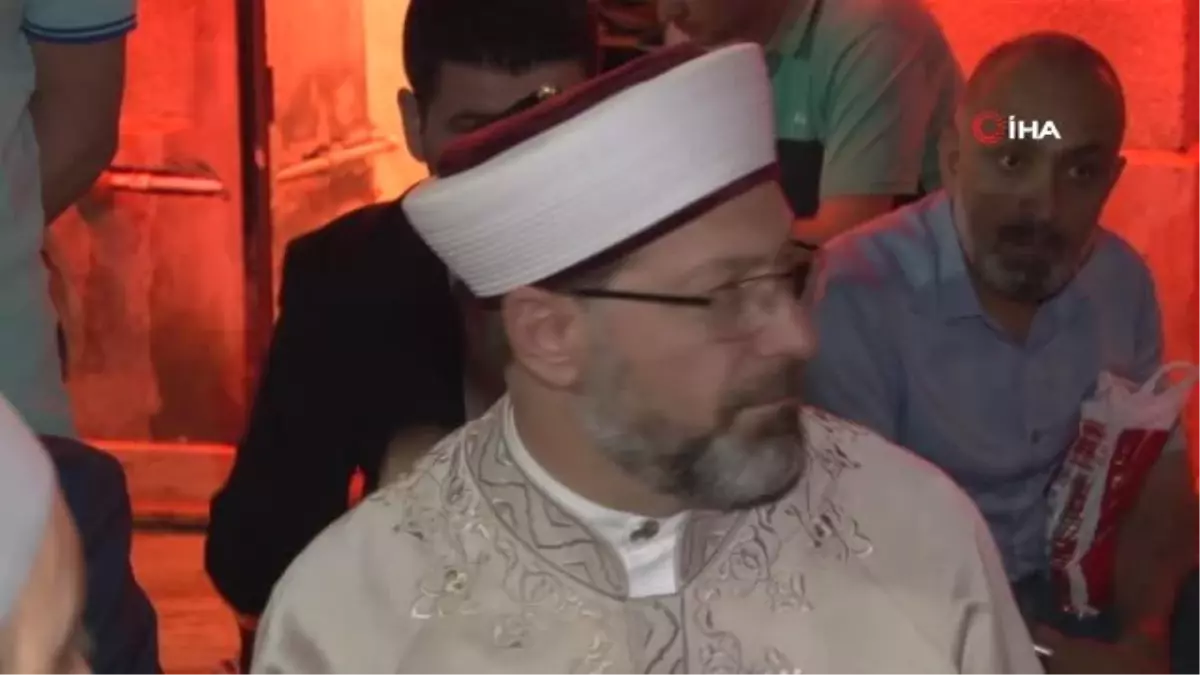 Diyanet İşleri Başkanı Sakarya\'da Enderun Usulüyle son teravih namazını kıldırdı