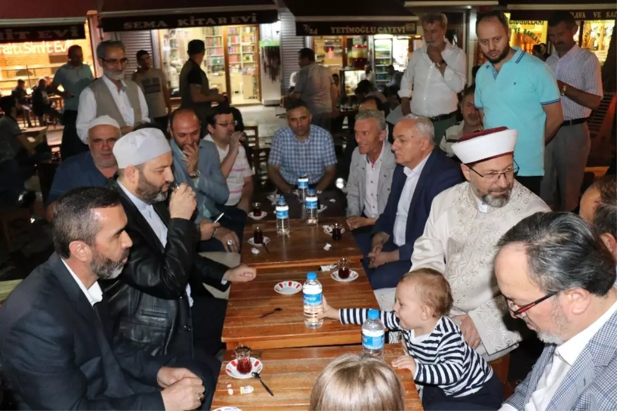 Diyanet İşleri Başkanı Sakarya\'da Enderun Usulüyle son teravih namazını kıldırdı