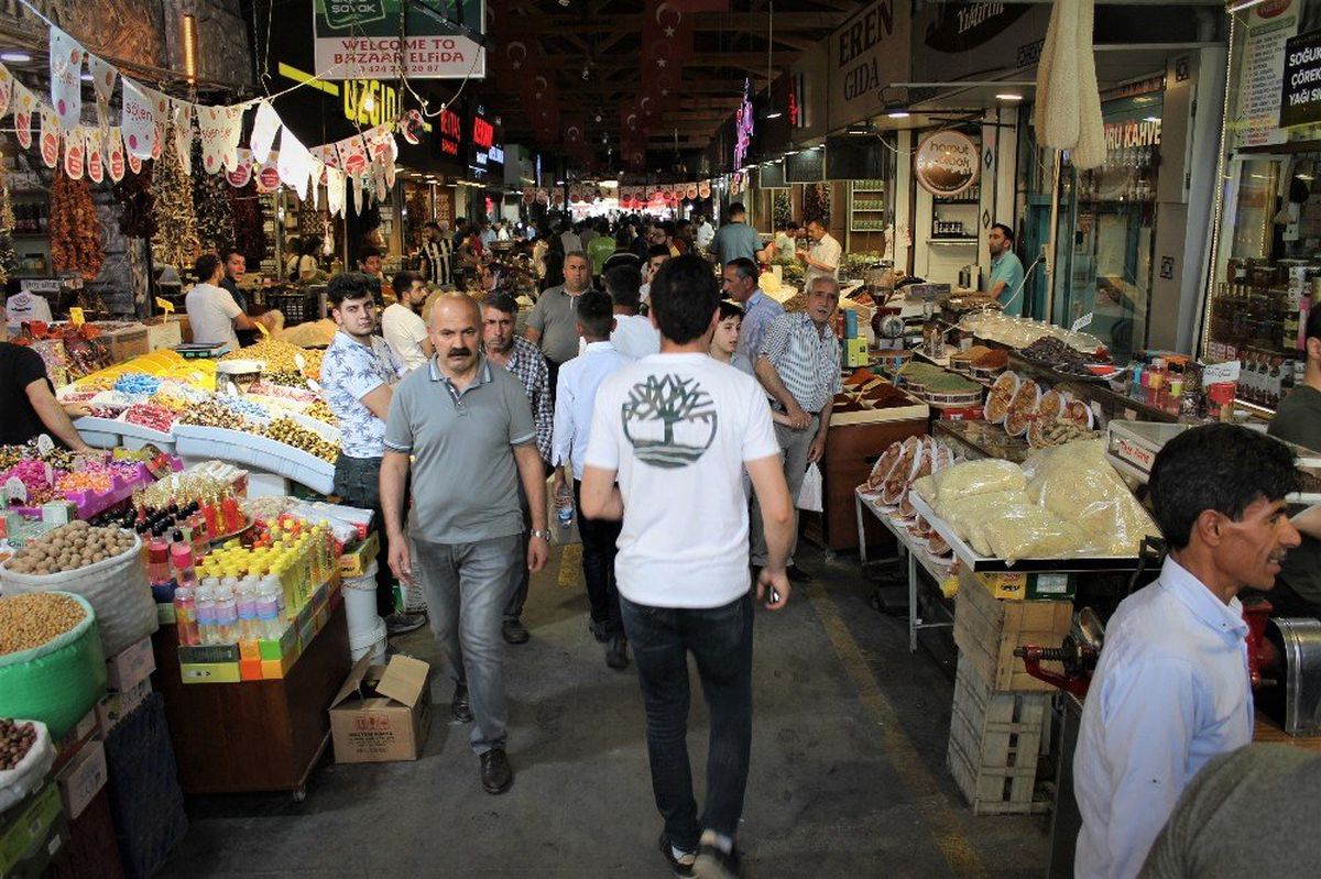 Elazığ\'da bayram öncesi alışveriş yoğunluğu