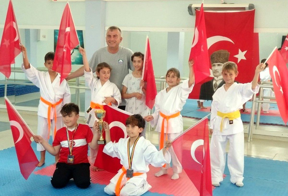 Foçalı miniklerin karate coşkusu