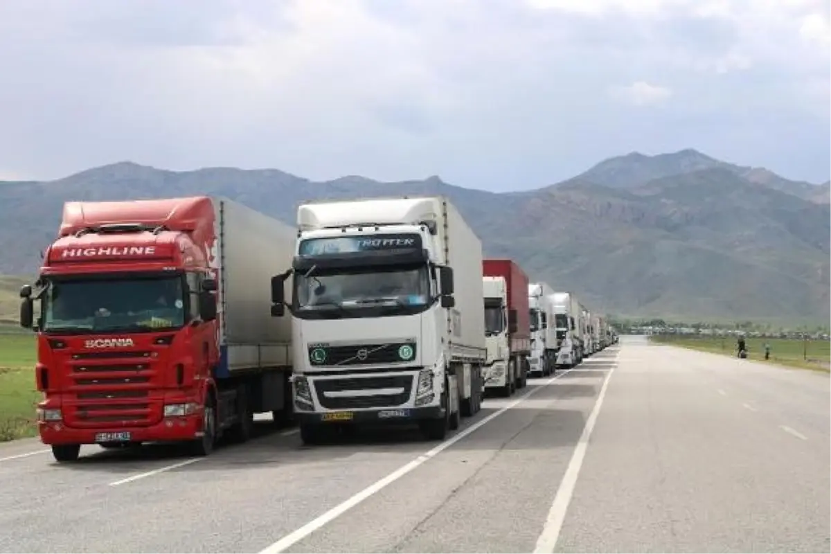 Gürbulak\'ta 15 kilometre TIR kuyruğu