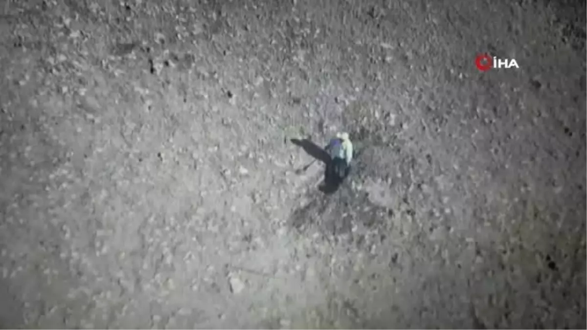Hem kaçak kazı yaptı hem drone\'yi taşladı