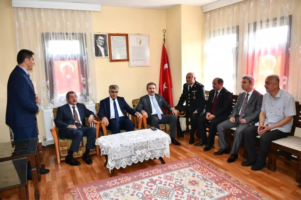 İl protokolünden Şehit Aileleri ve Gaziler Derneği\'ne bayram ziyareti