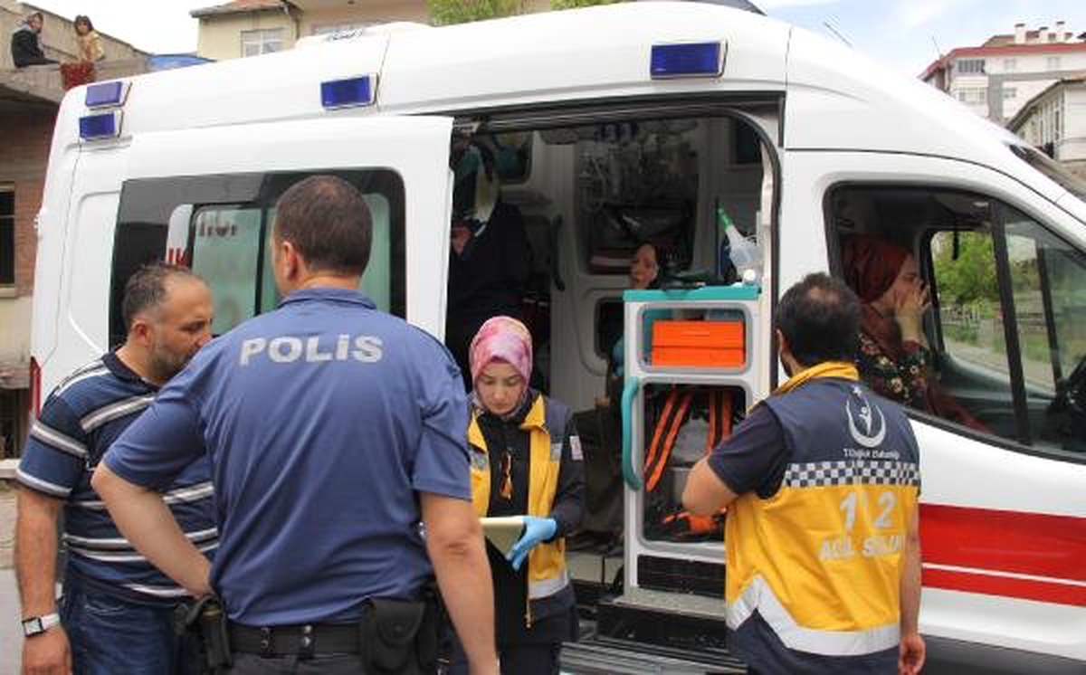 Kayseri\'de iki otomobil çarpıştı: 3 yaralı