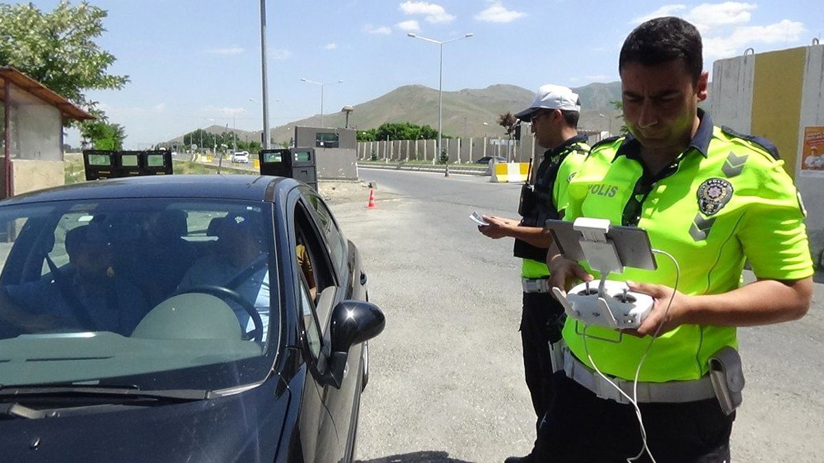 Muş\'ta drone destekli trafik kontrolü