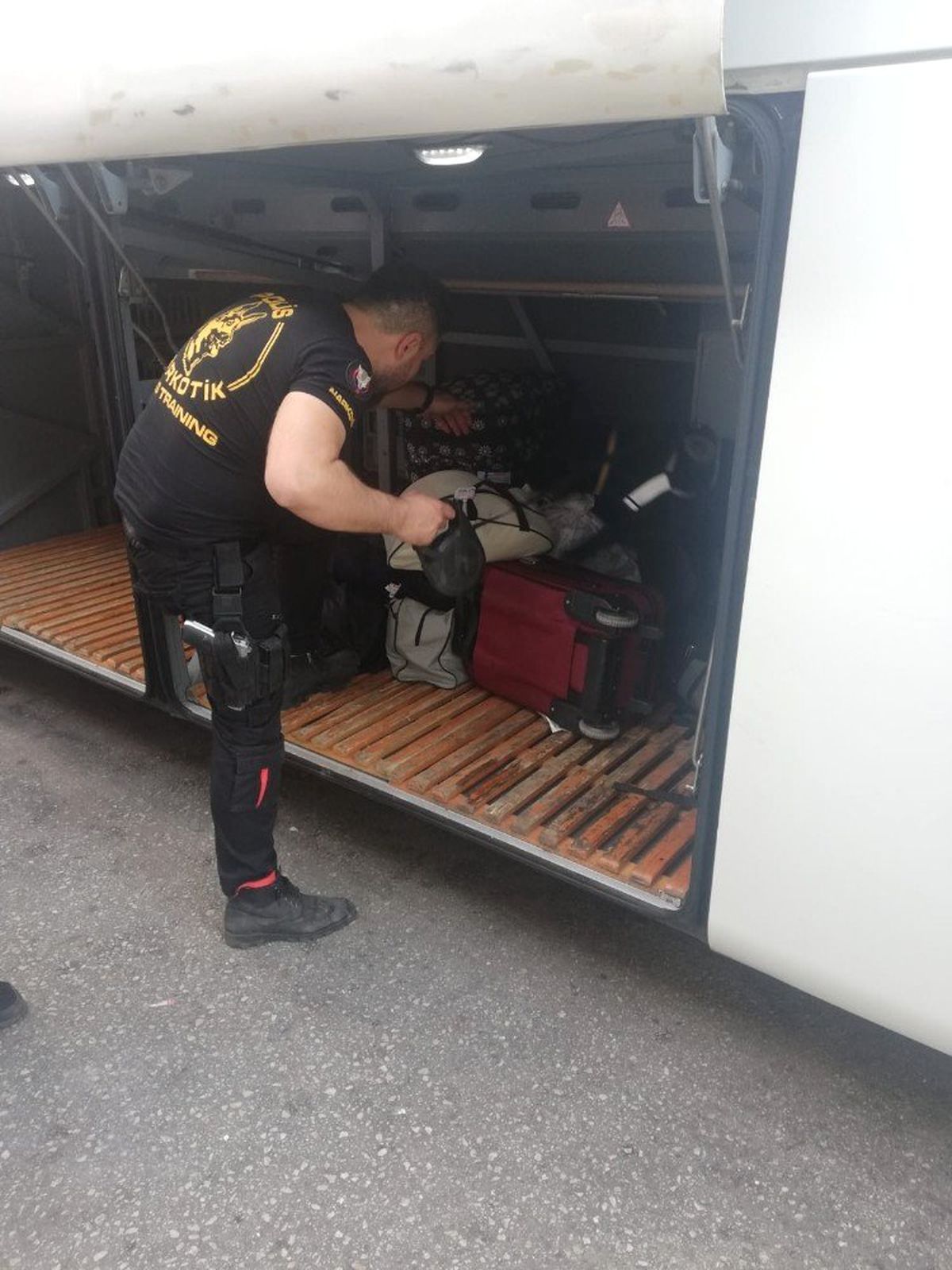 Otobüs terminalinde uyuşturucu operasyonu