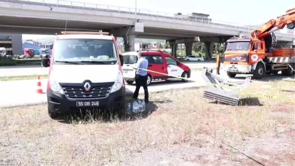 Samsun\'da tramvay manevra sırasında raydan çıktı