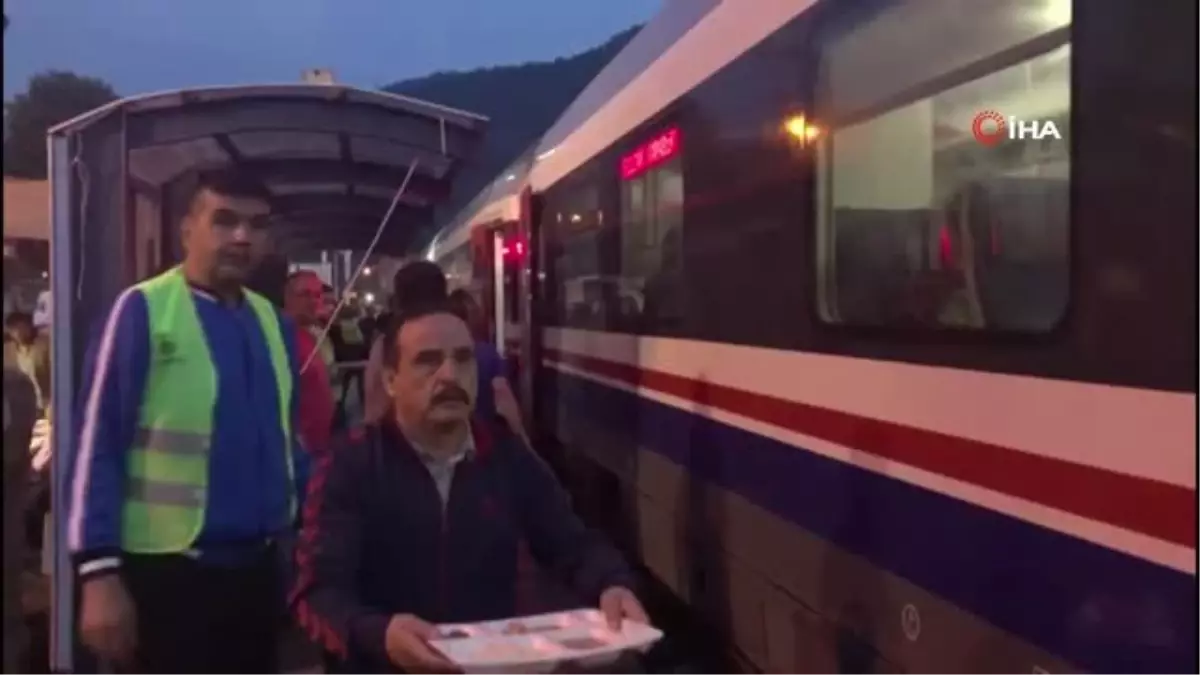 Tren yolculuğuna iftar arası