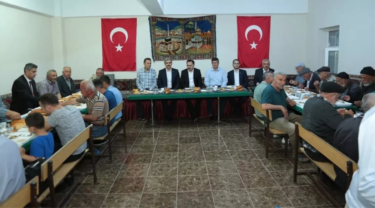 Vali Çakır, köy halkı ile iftar sofrasında buluştu