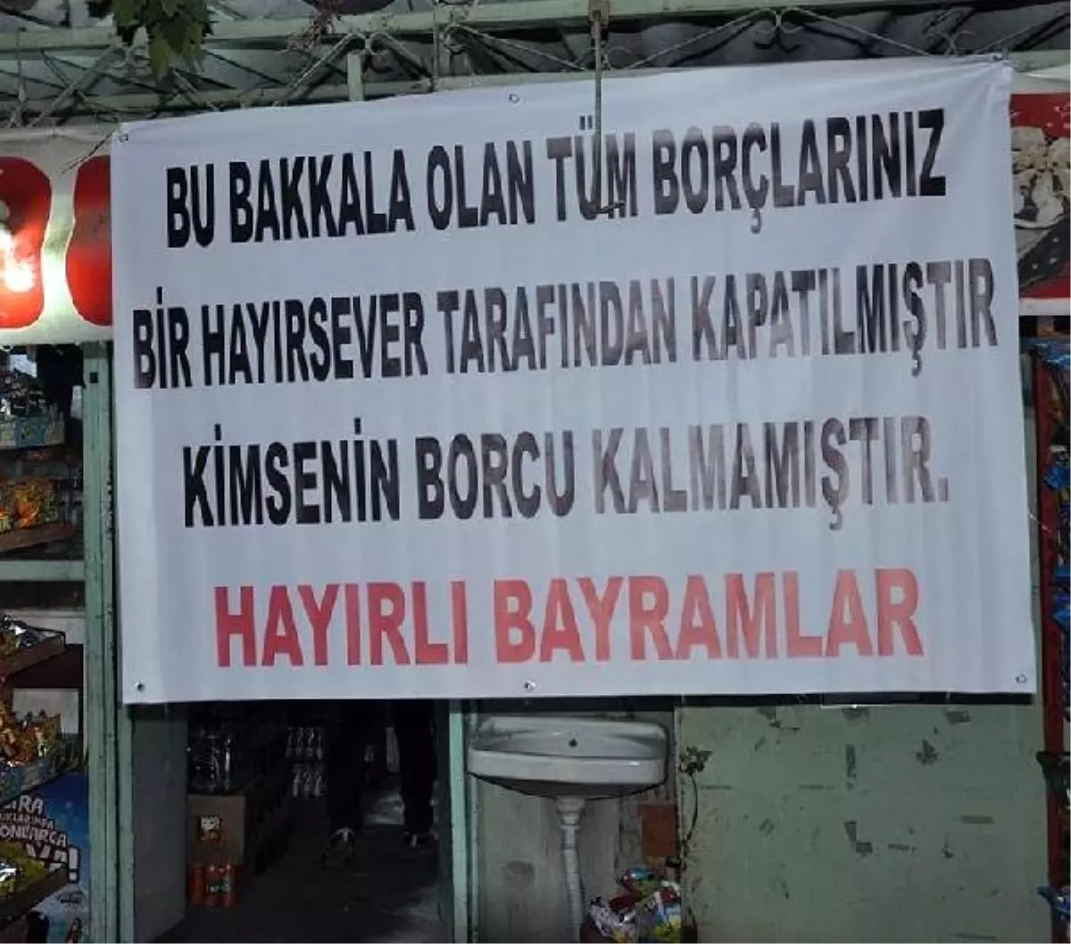 Veresiye defterlerini satın alıp, bayram öncesi dar gelirliyi sevindirdi