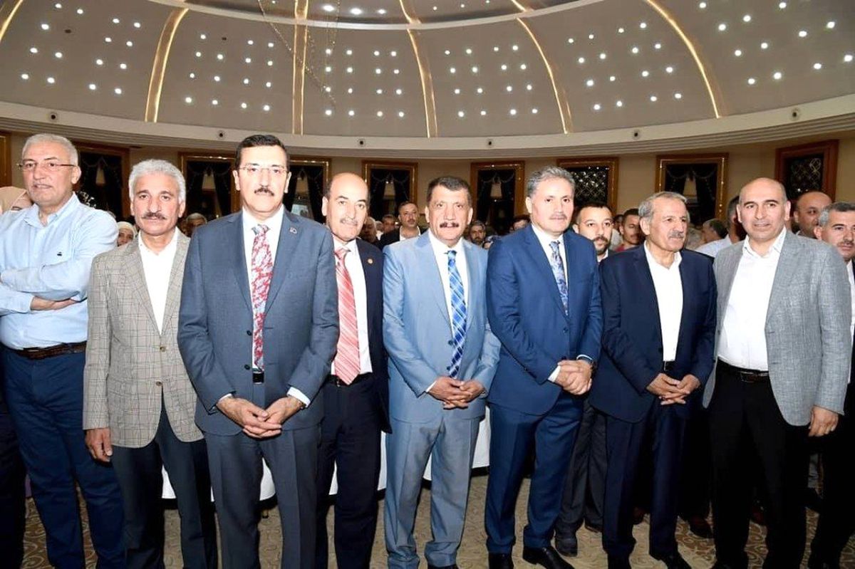 AK Parti\'de bayramlaşma töreni