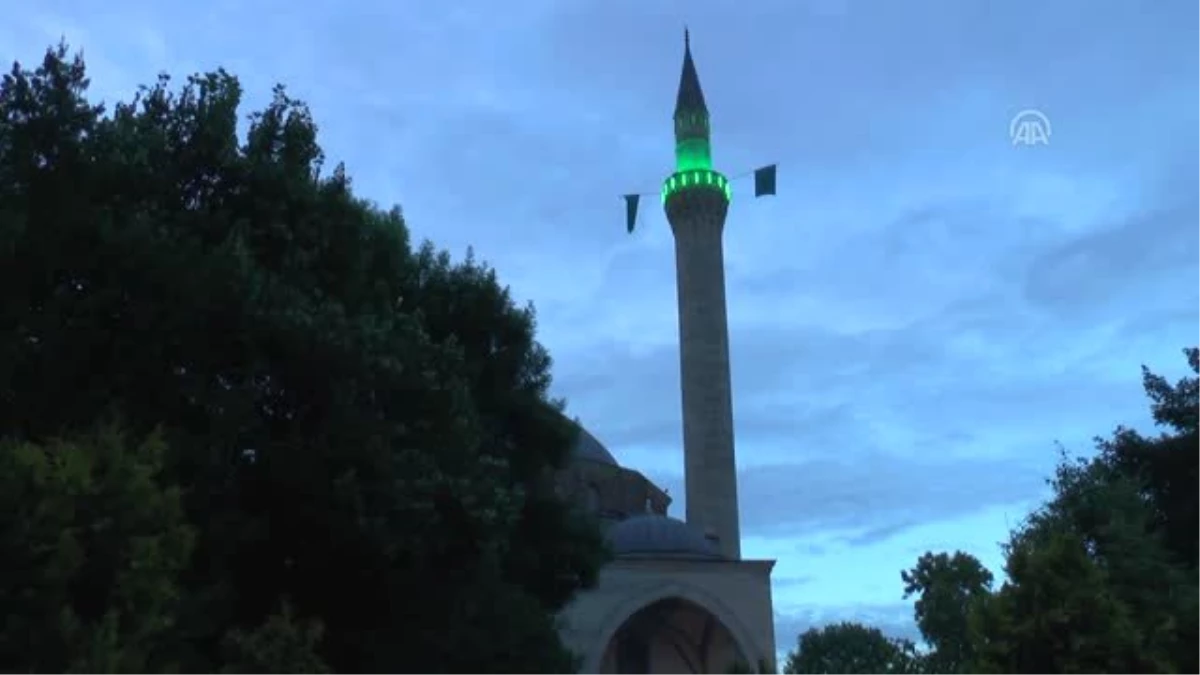 Balkanlar\'daki Müslümanlar bayramı coşkuyla karşıladı