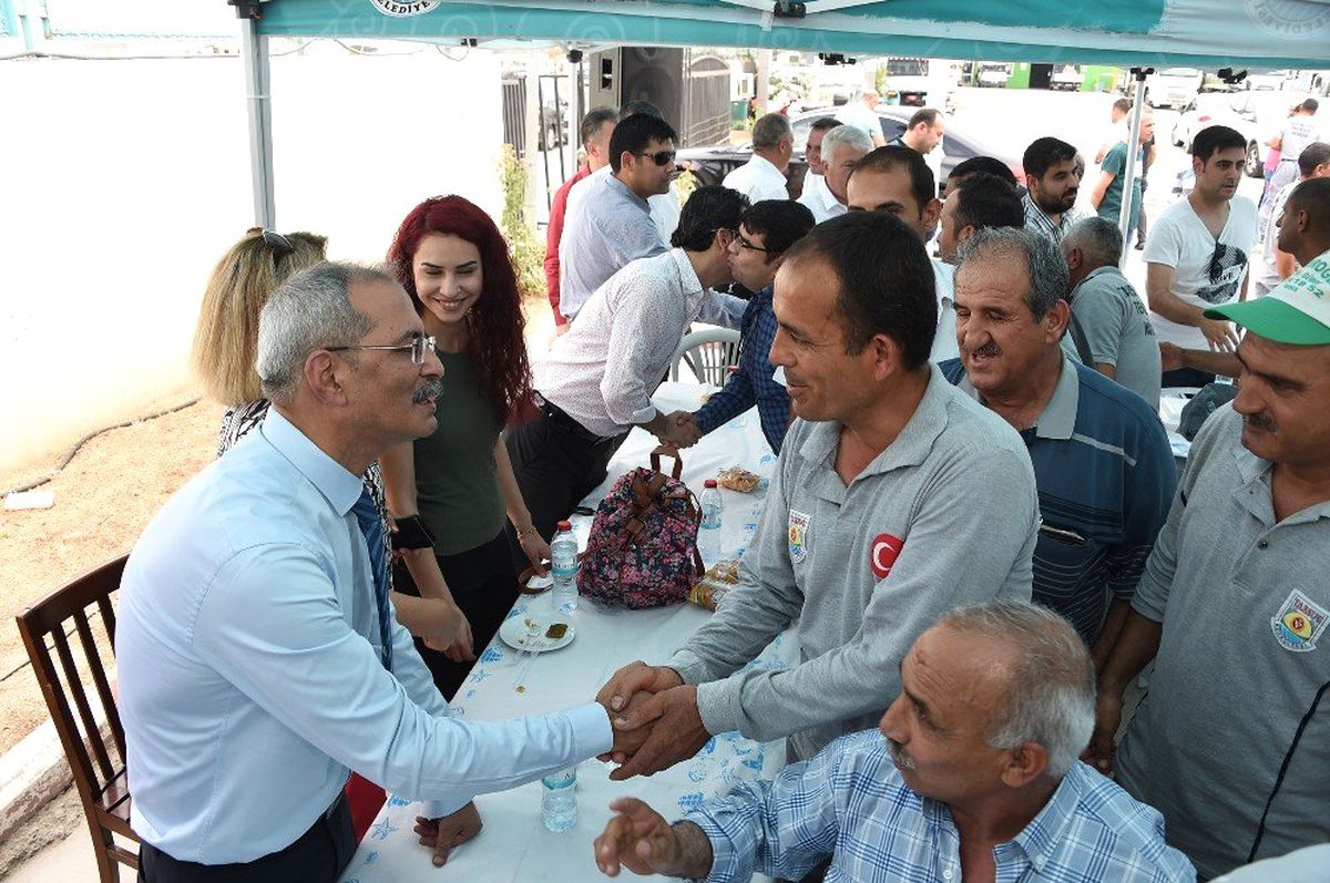 Başkan Bozdoğan, temizlik işleri personeliyle bayramlaştı
