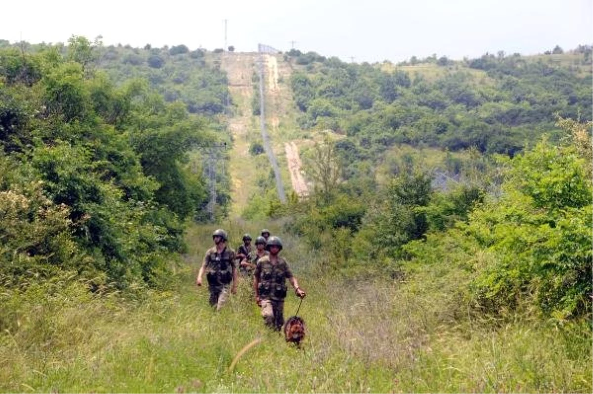 Bulgaristan sınırındaki \'Hudut Kartalları\' bayramda görev başında