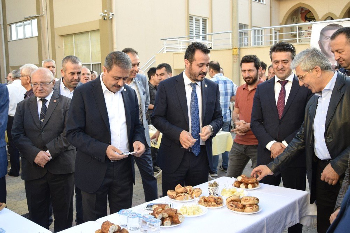 Burdur Valisi Şıldak, kamu görevlileri ve vatandaşlarla bayramlaştı