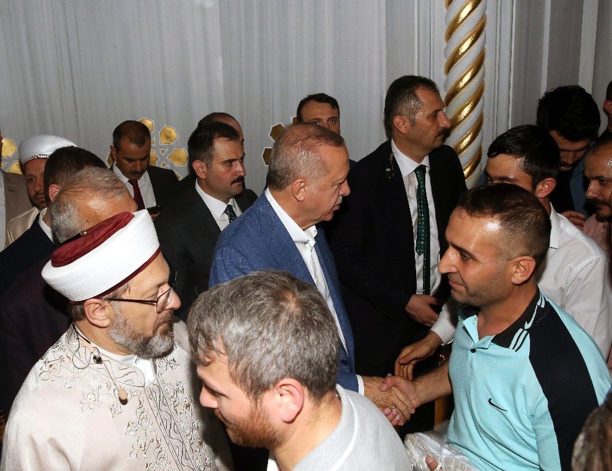 Cumhurbaşkanı Erdoğan\'dan YSK\'nın ilçe seçim kurullarıyla ilgili kararını değerlendirdi: "Biz bütün...