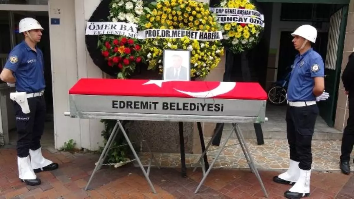 Eski Bakan İşgüzar, vasiyeti üzerine Edremit\'te defnedildi