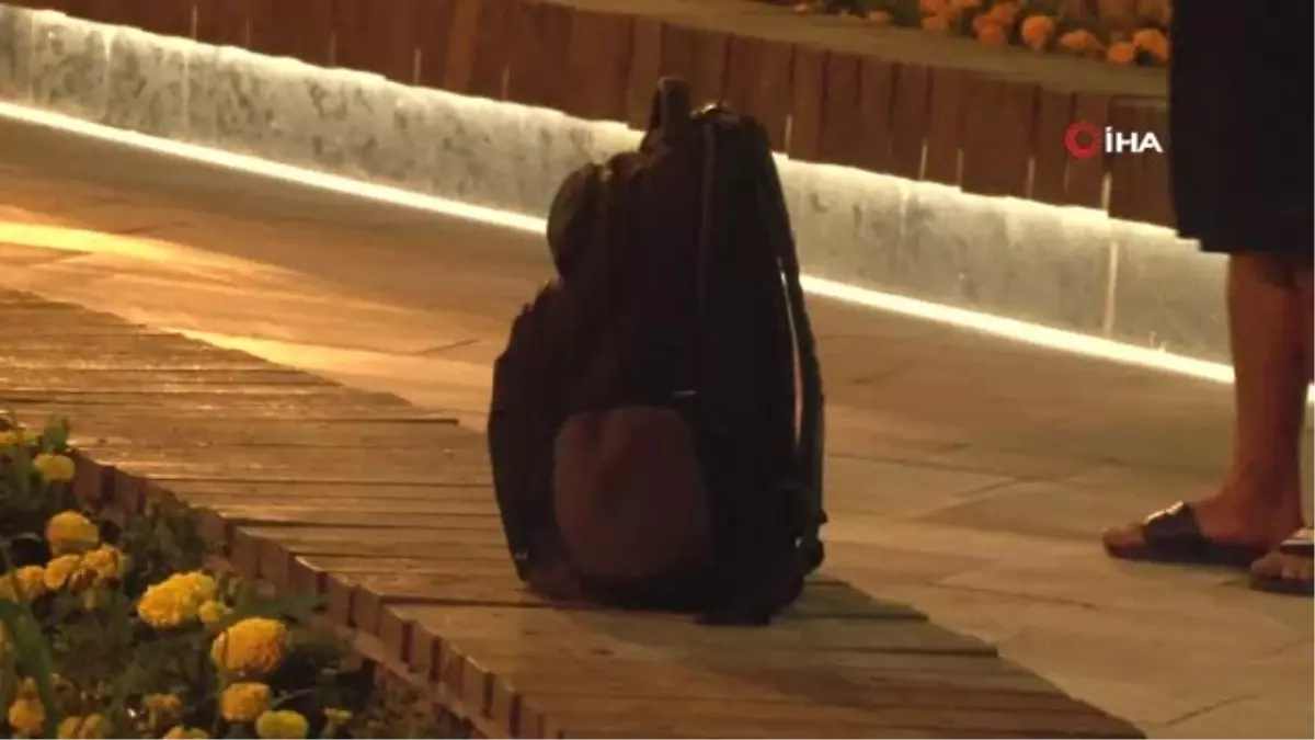 Gencin unuttuğu sırt çantası, polisi alarma geçirdi