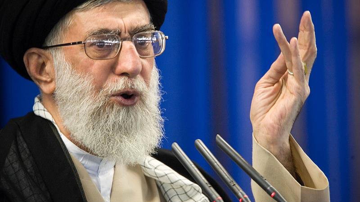 Hamaney: ABD bizi politik hilelerle aldatamaz, füze programından vazgeçmeyeceğiz