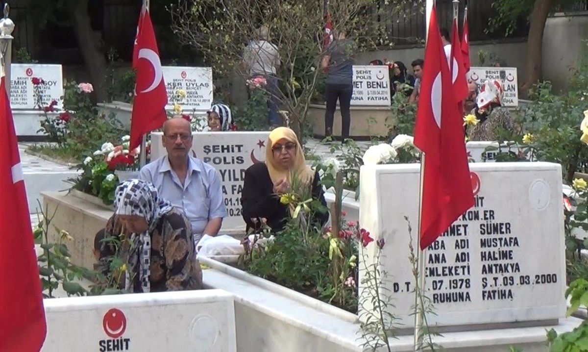 Hatay\'da mezarlıklar doldu taştı