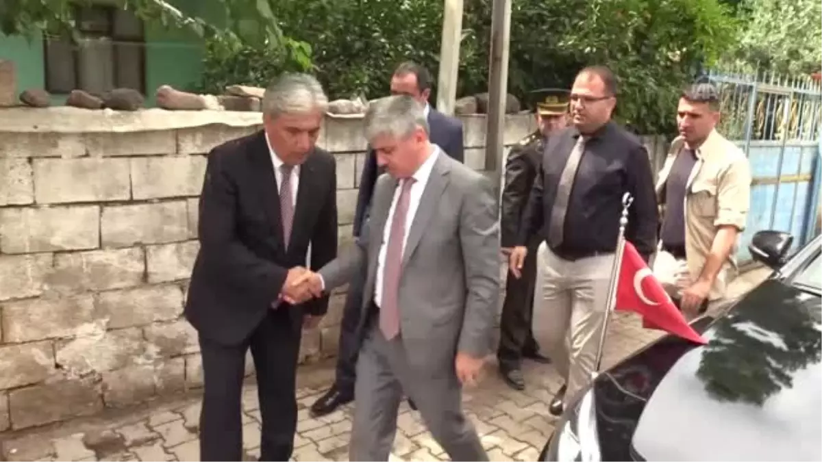 Hatay Valisi Doğan\'dan şehit ailesine bayram ziyareti