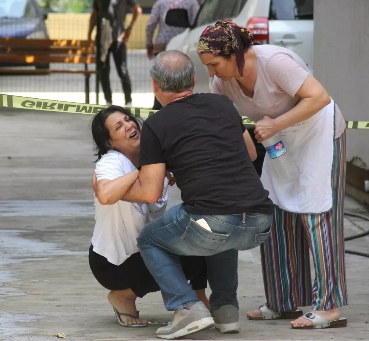 İntihar eden oğlunun ardından feryat eden anne yürekleri dağladı