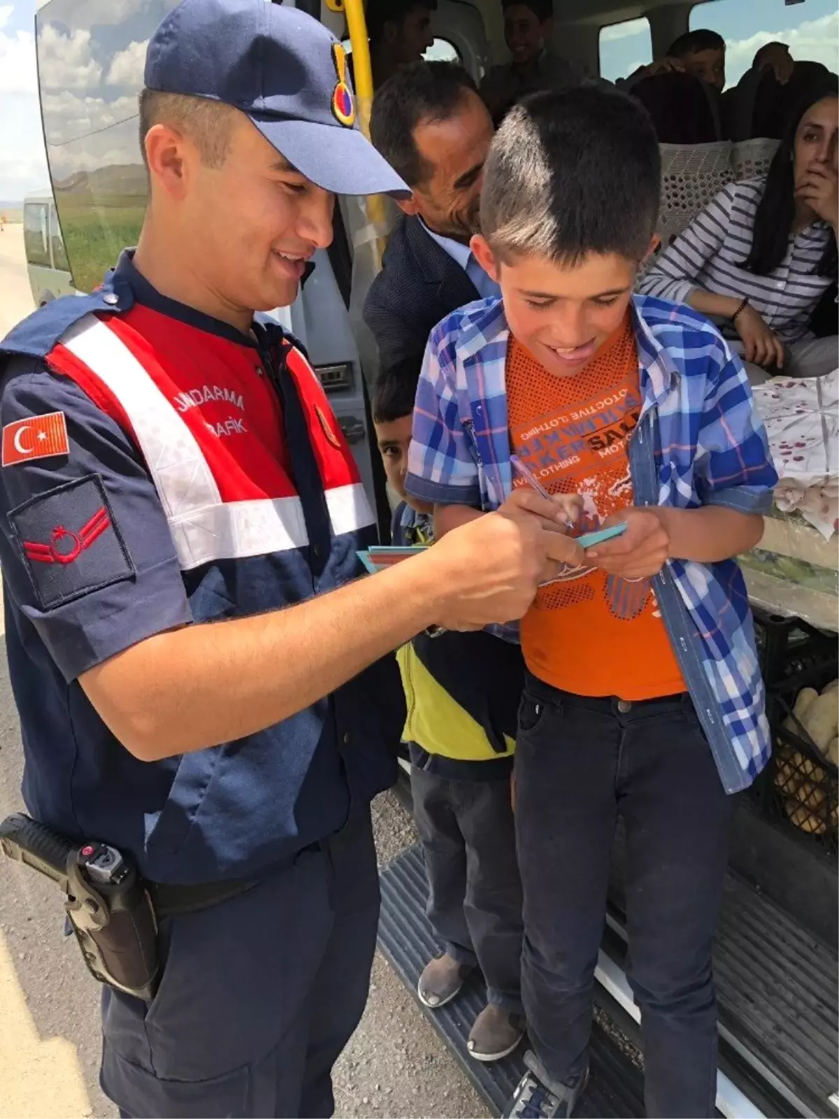 Jandarmadan çocuklara trafik karnesi