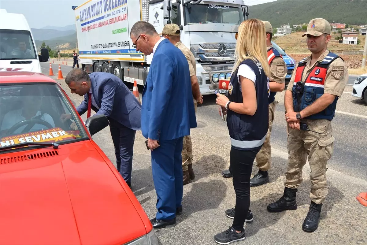 Kaymakamdan sürücülere İslahiye kömbesi ikramı