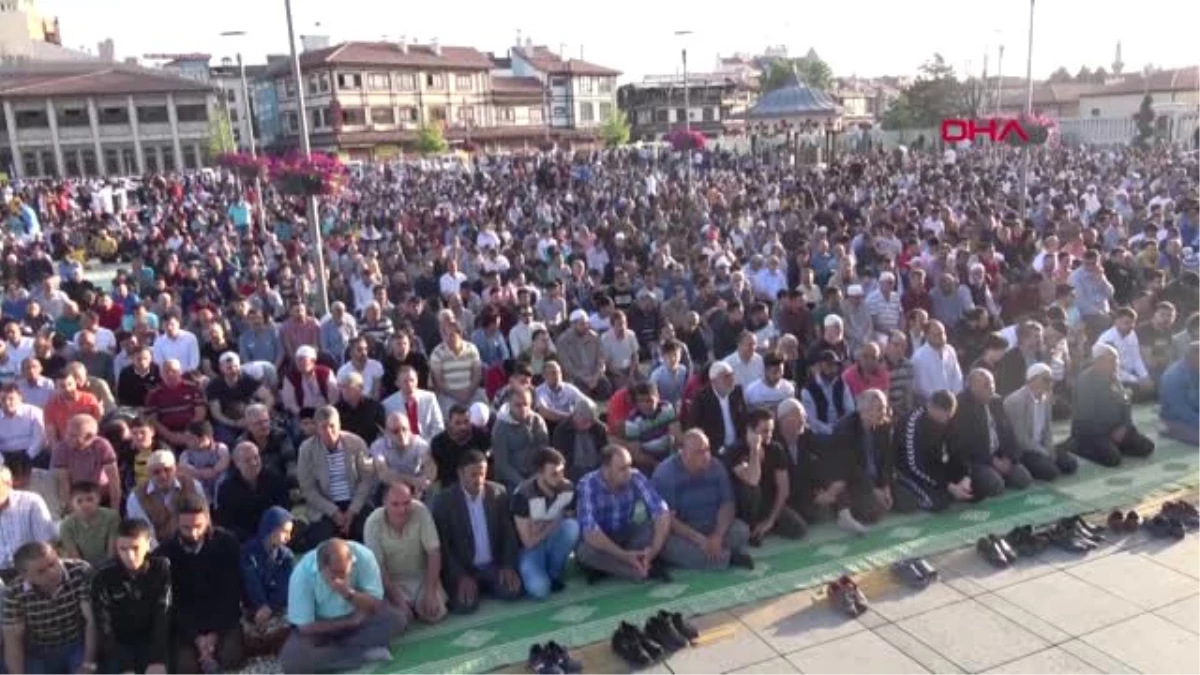 Konya Bakan Kurum, hemşehrileriyle bayramlaştı