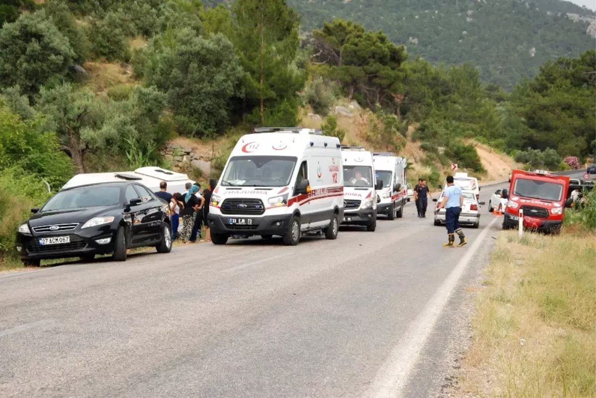 Mersin\'de trafik kazası: 10 yaralı