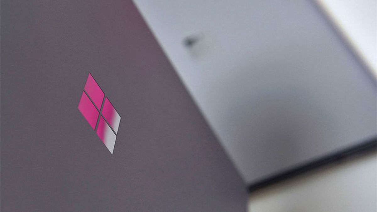 Microsoft, Çift Ekranlı Surface \'Centaurus\'u Çalışanlarına Gösterdi