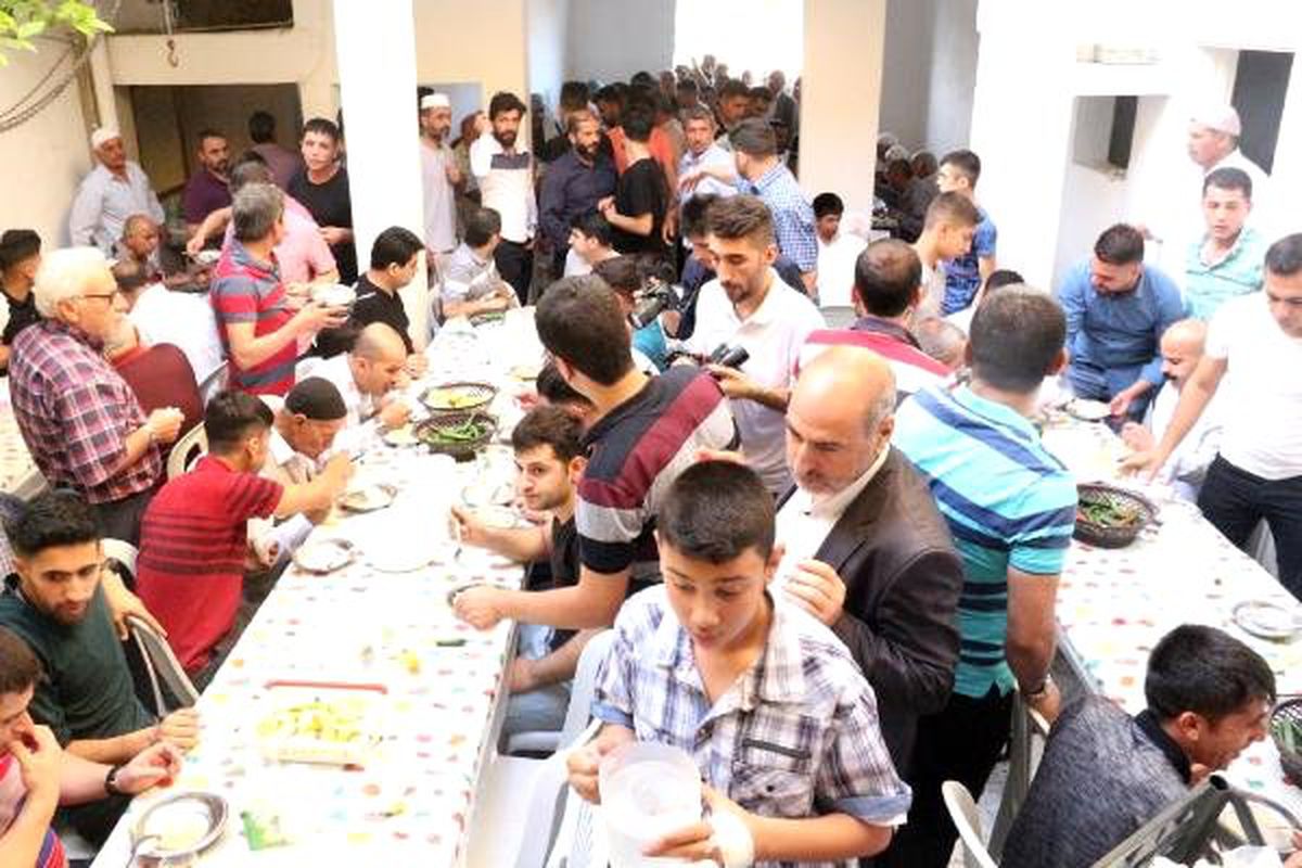 Şanlıurfa\'da 5 bin kişiye tirit ikramı