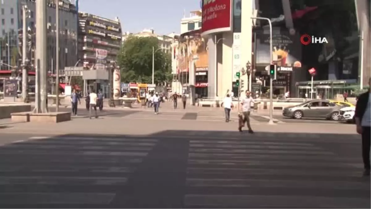 Ankara\'da cadde ve sokaklar boş kaldı, şoförler rahat bir nefes aldı