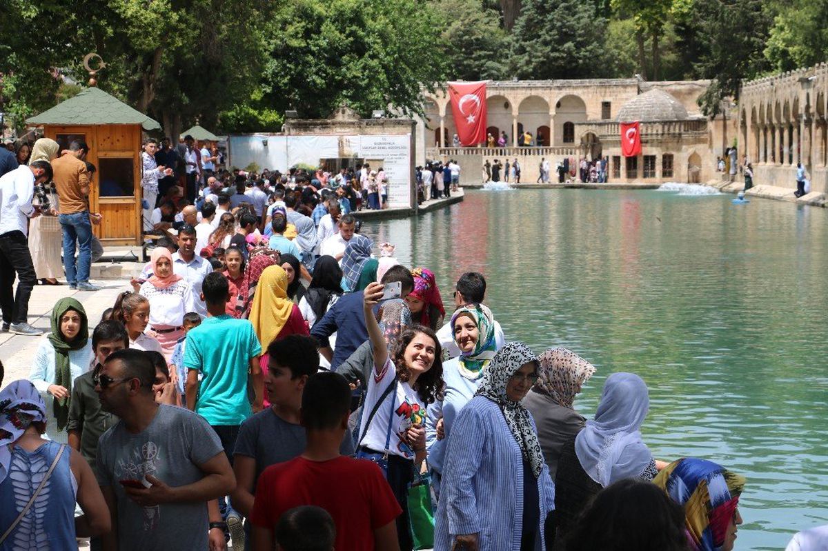 Balıklıgöl\'de bayram yoğunluğu