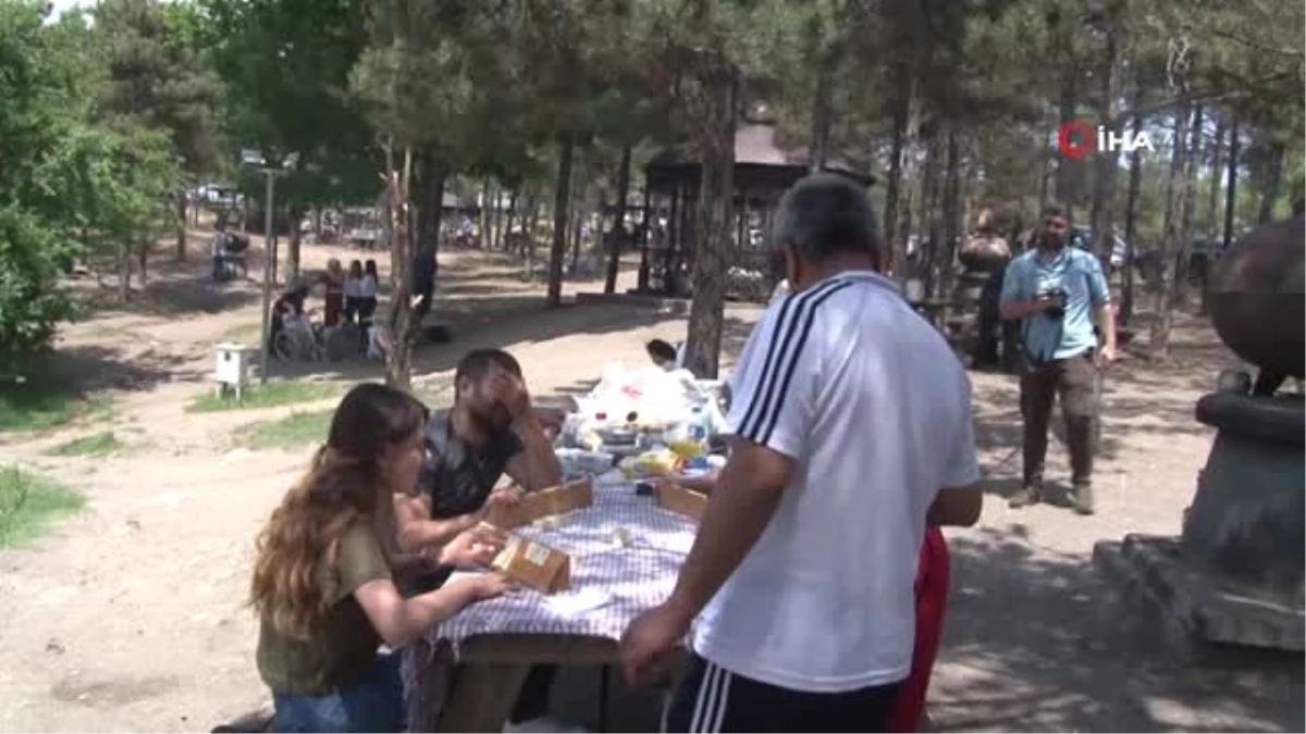 Bayramı değerlendirmek isteyen Ankaralılar piknik alanlarını doldurdu