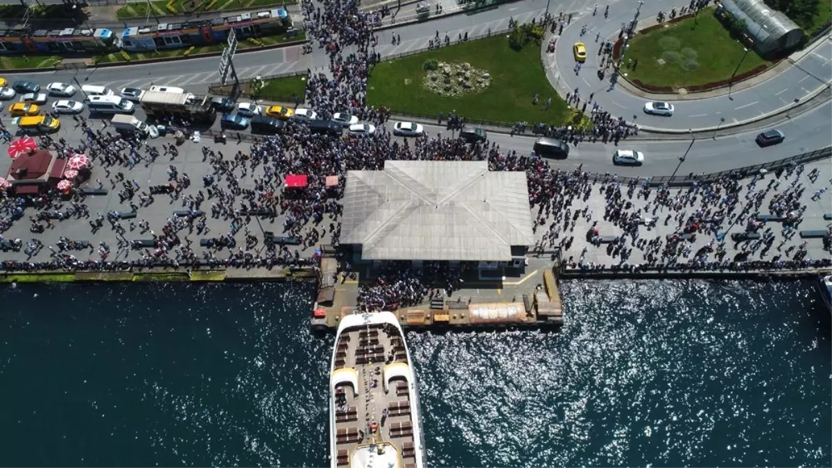 Bayramının ikinci gününde vatandaşlar Boğaz\'a akın etti