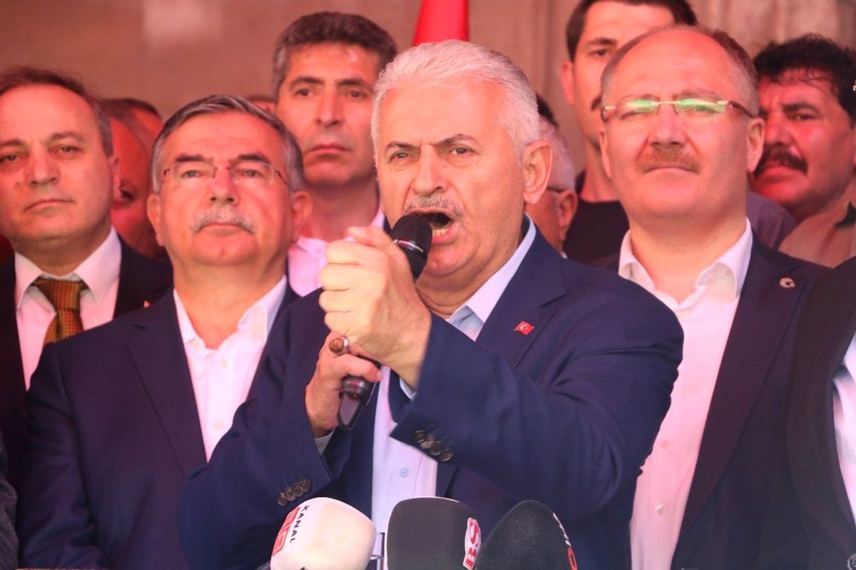 Binali Yıldırım\'dan Sivaslılara "erken dönün" çağrısı