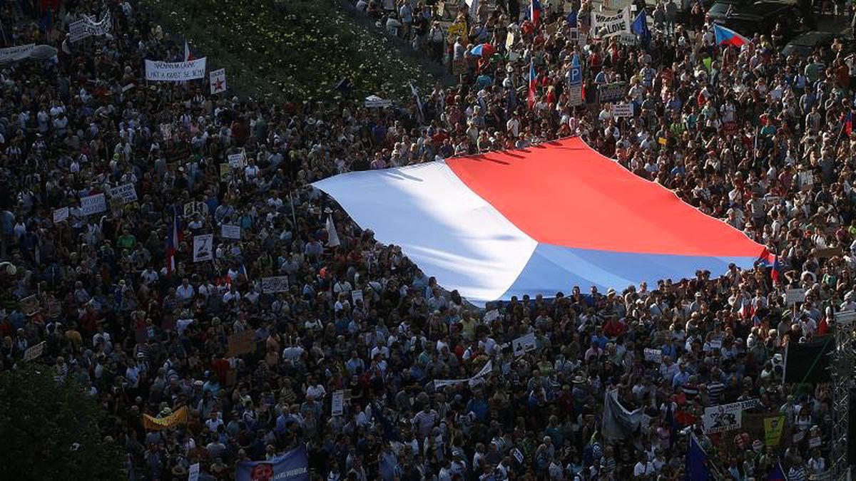 Çekya\'da 1989 Kadife Devrimi\'nden bu yana en büyük protesto gösterisi