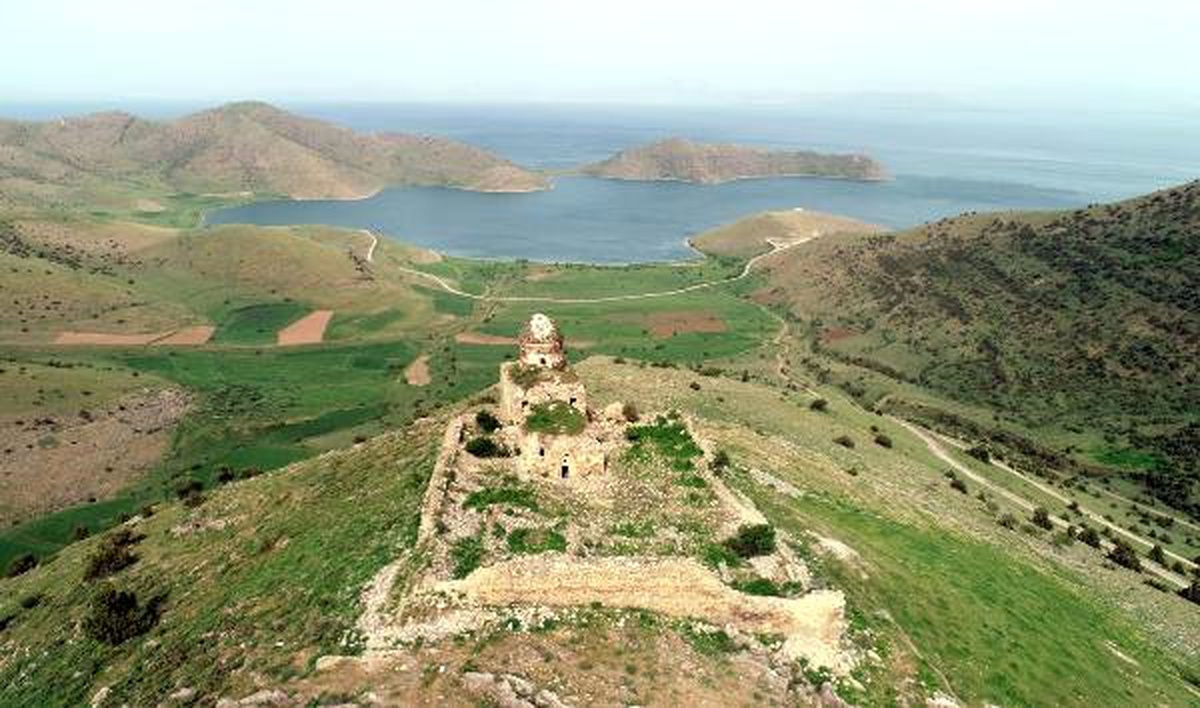 Definecilerin tahrip ettiği tarihi manastıra restorasyon talebi
