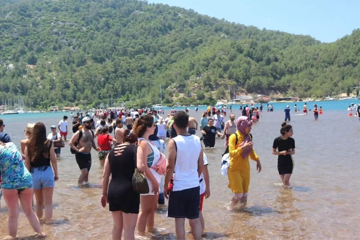 Efsaneyi duyan yerli turist oraya koştu