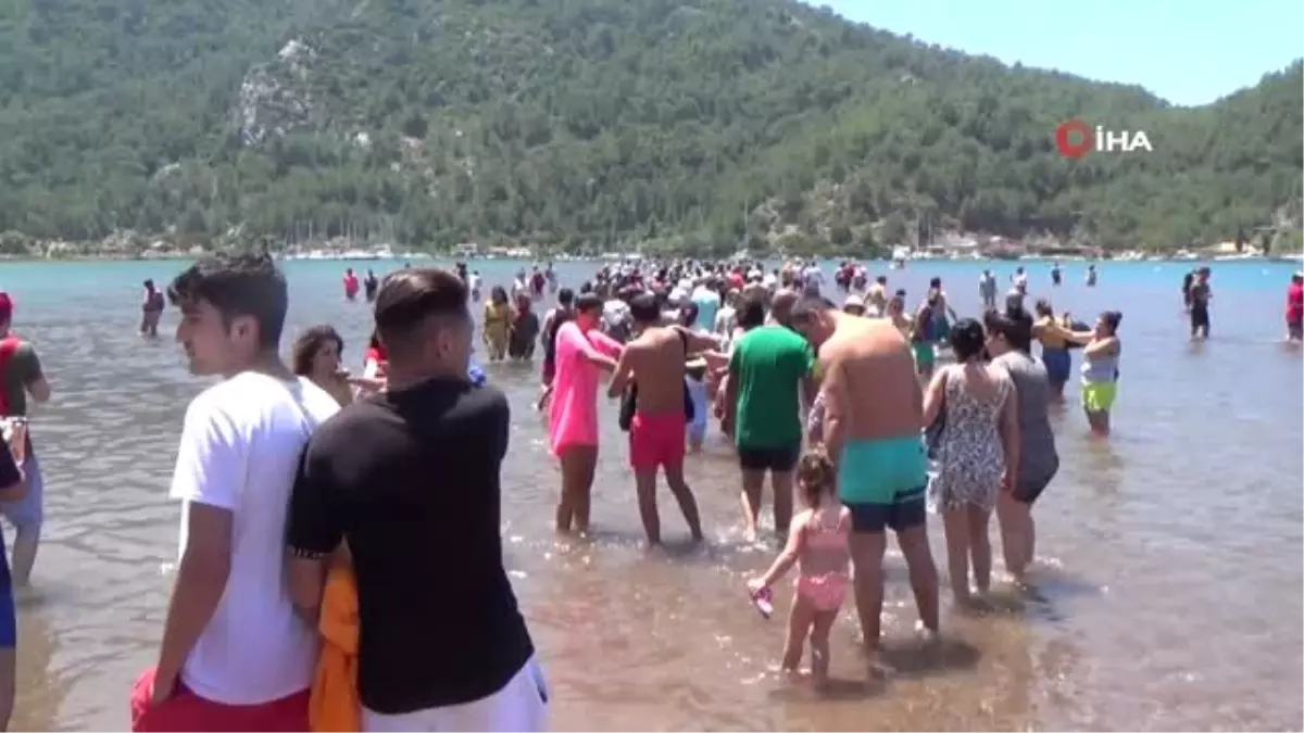 Efsaneyi duyan yerli turist oraya koştu