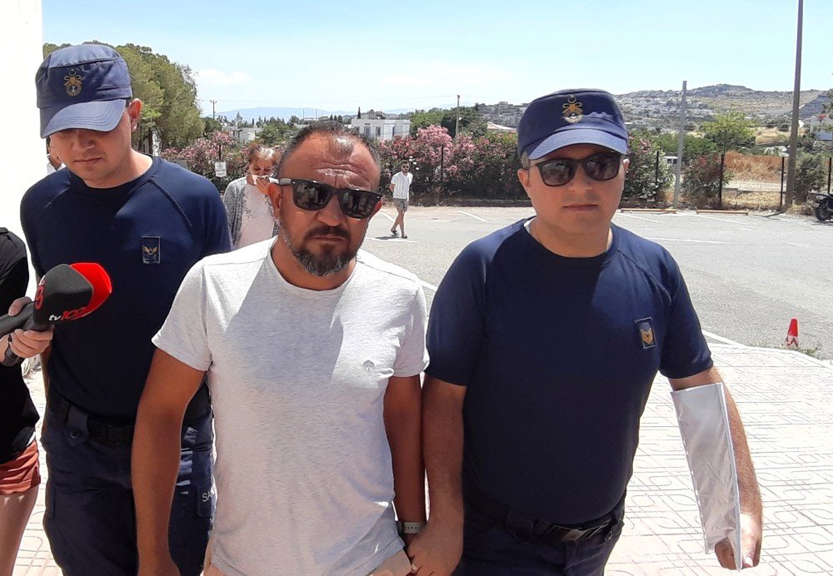 Gazetecilerin teknesine çarpan kaptan tutuklandı