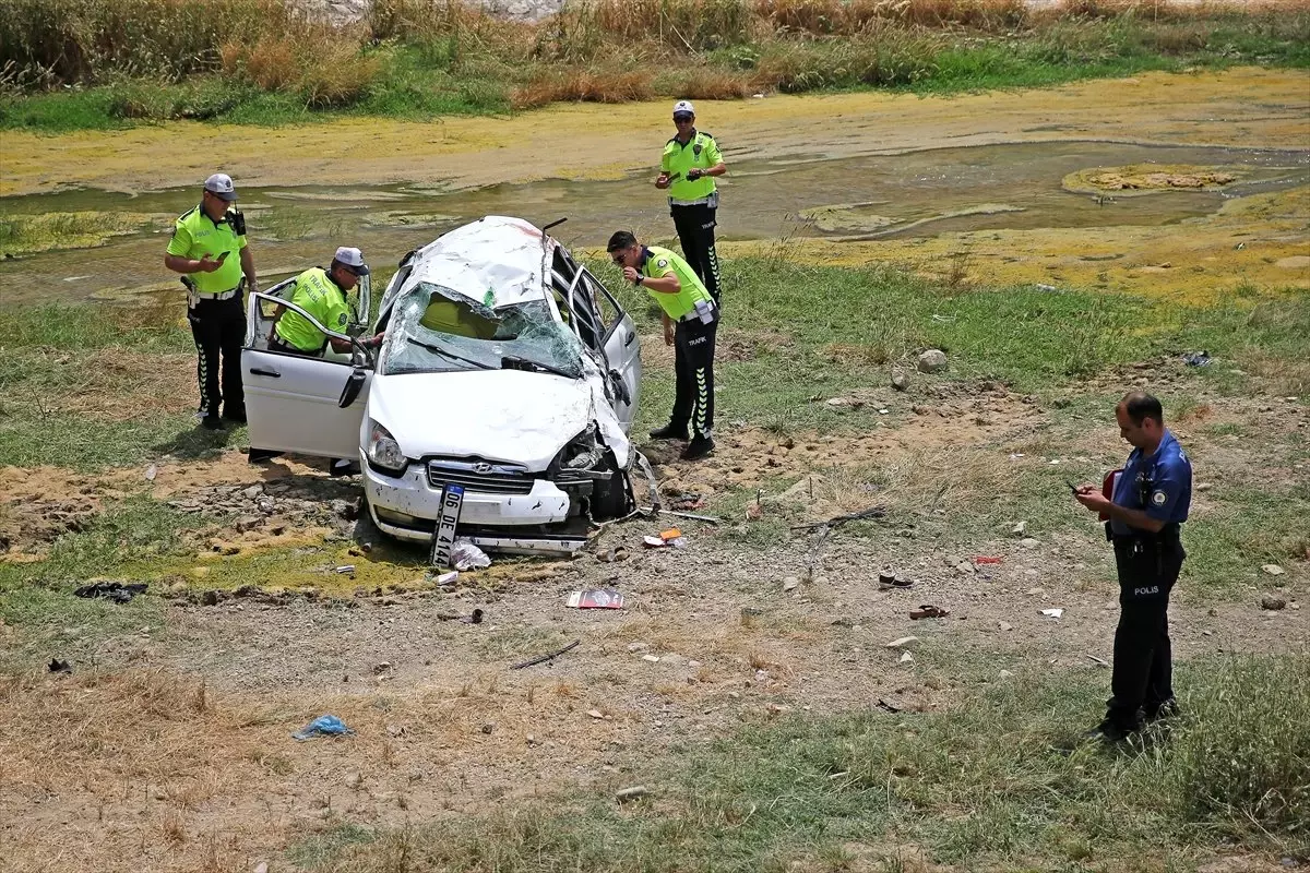 GÜNCELLEME - Adana\'da trafik kazası: 2 ölü, 3 yaralı