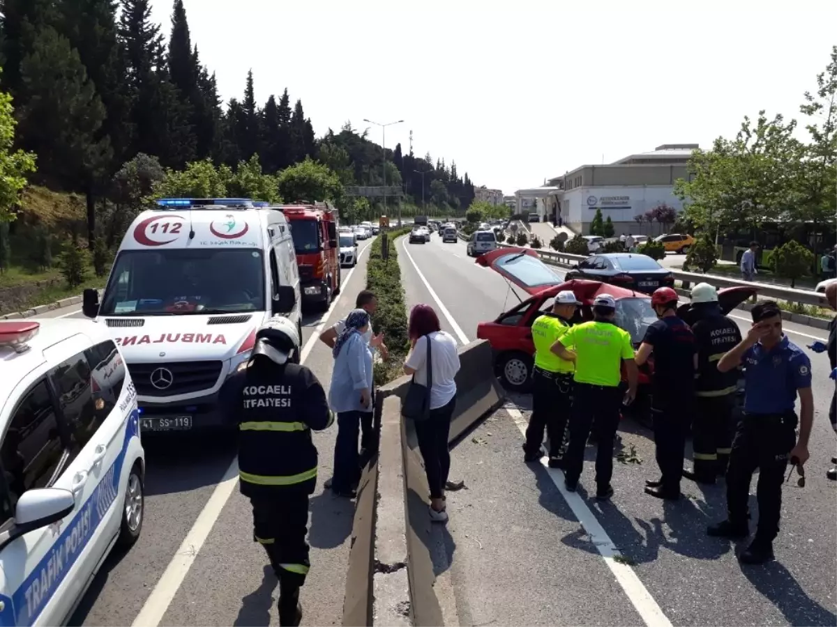 Hurdaya dönen otomobilde sıkıştı