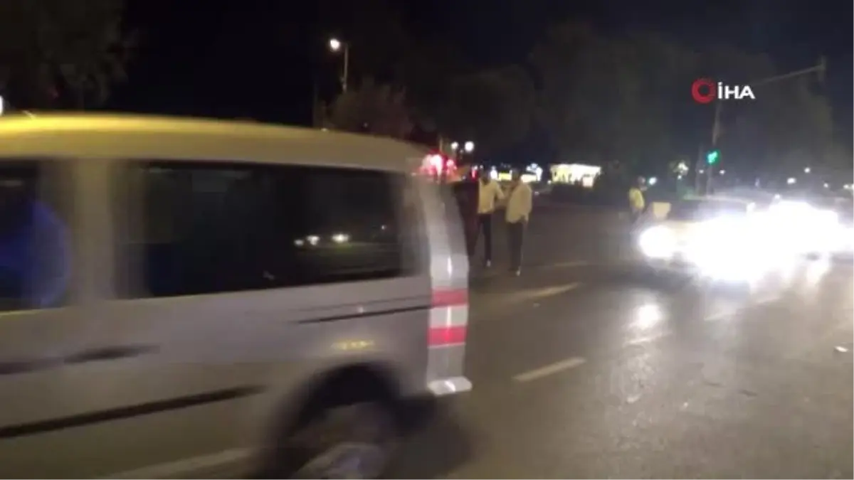 İki aracın karıştığı kaza sahil yolunda aksamalara neden oldu