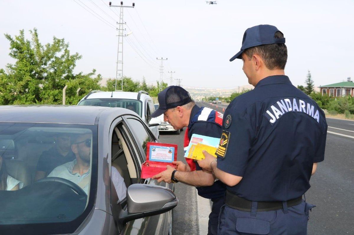 Jandarma\'dan \'Uçangöz\'le trafik denetimi