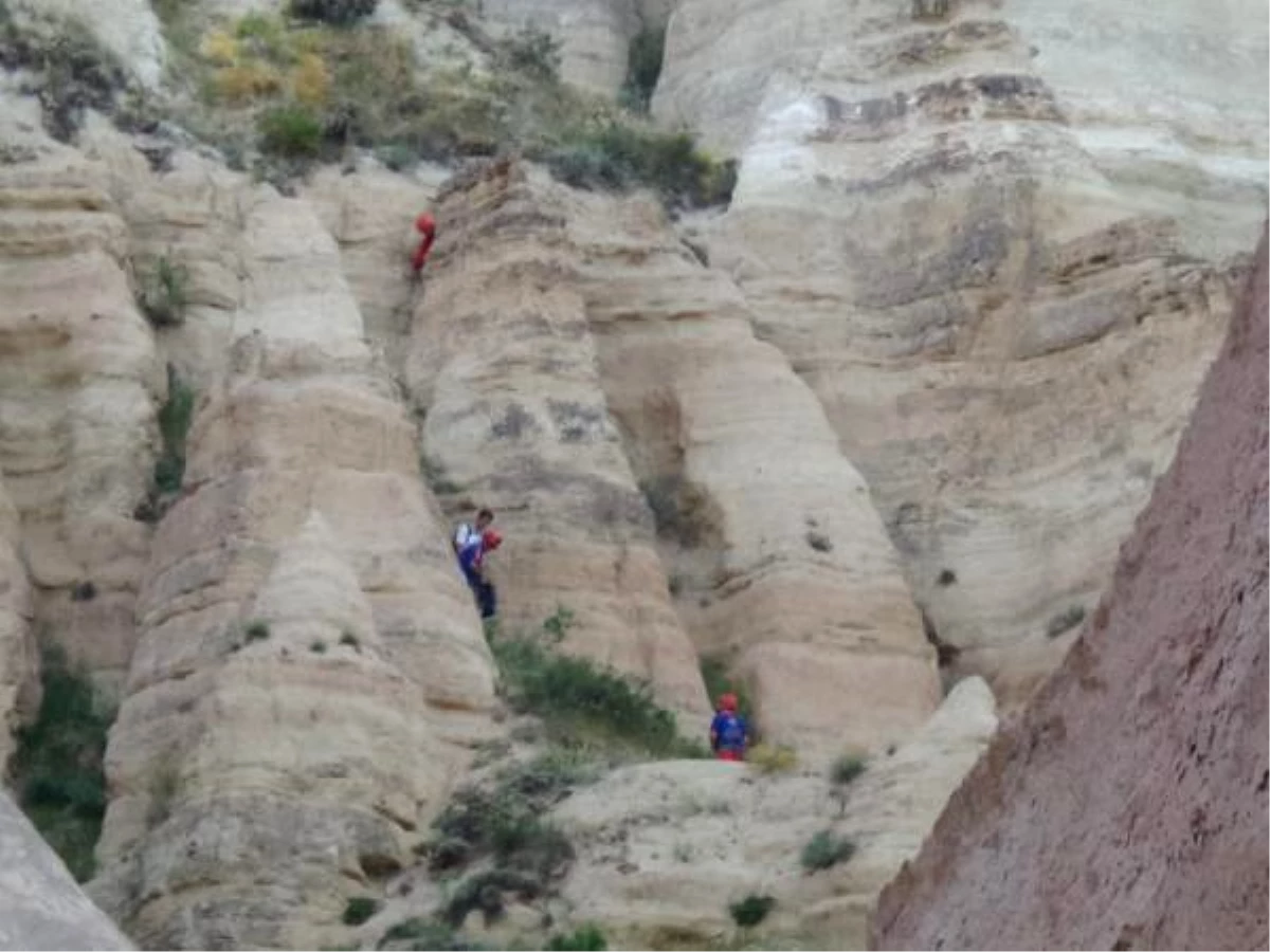 Kapadokya\'da kayalıklarda mahsur kalan Fransız turist kurtarıldı