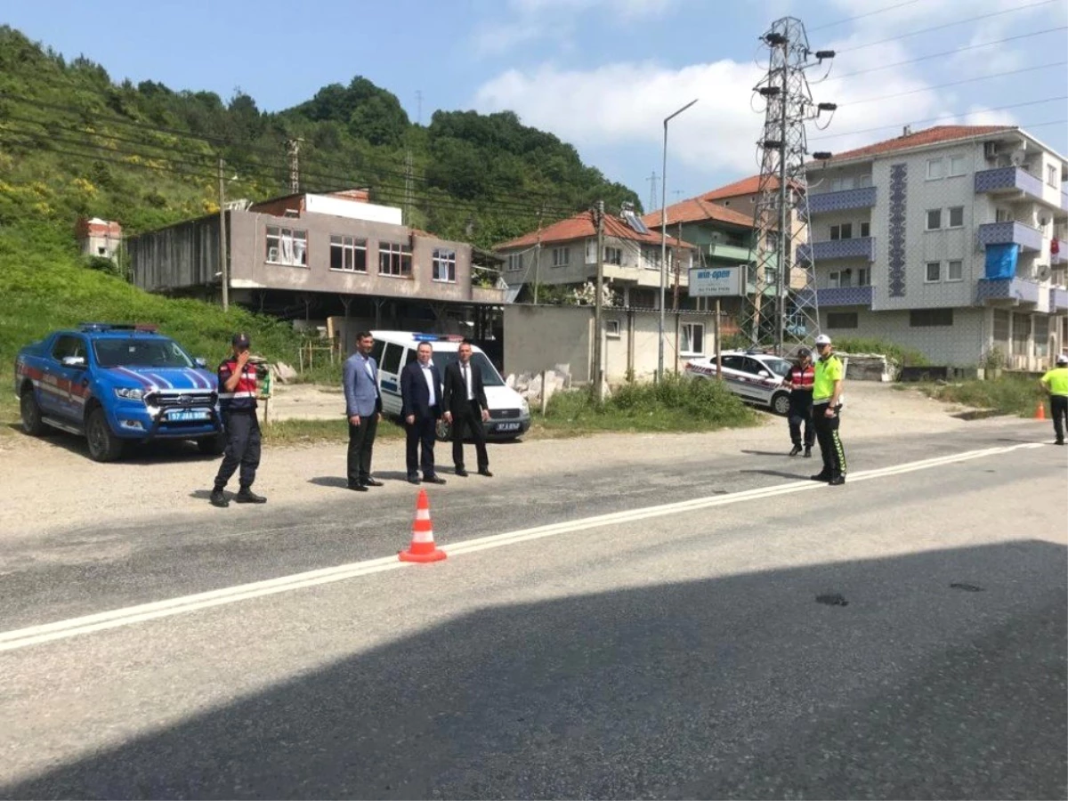 Kaymakam sürücülerle hem bayramlaştı hem de uyarılarda bulundu